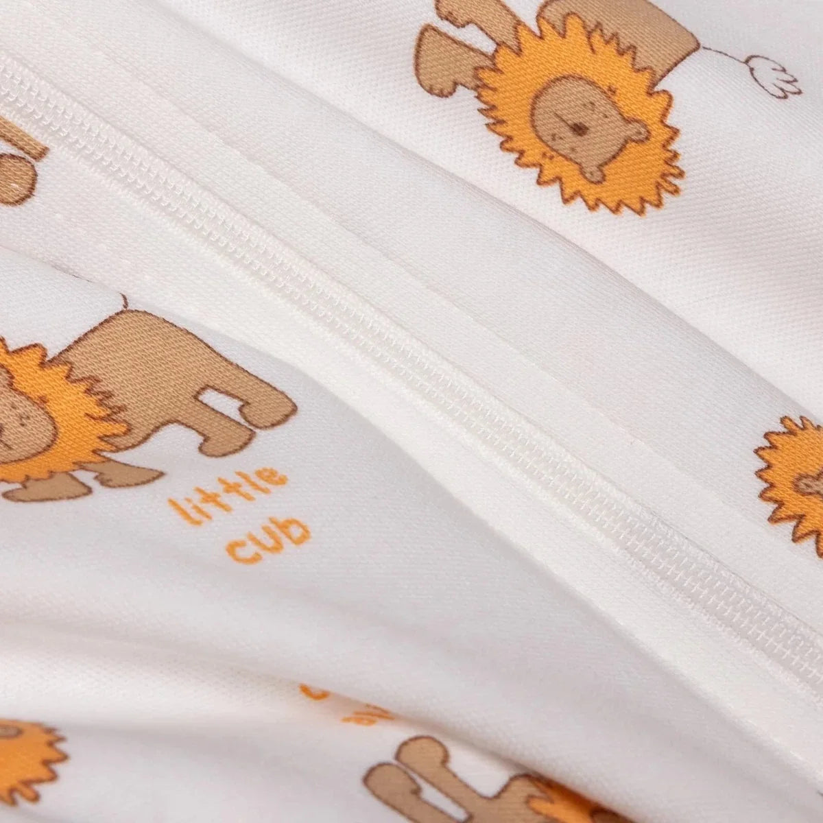 HelloBaby Lion Print Crew Neck Long Sleeve Baby Sleepsuit with Feet (Newborn to 6-9 Months)