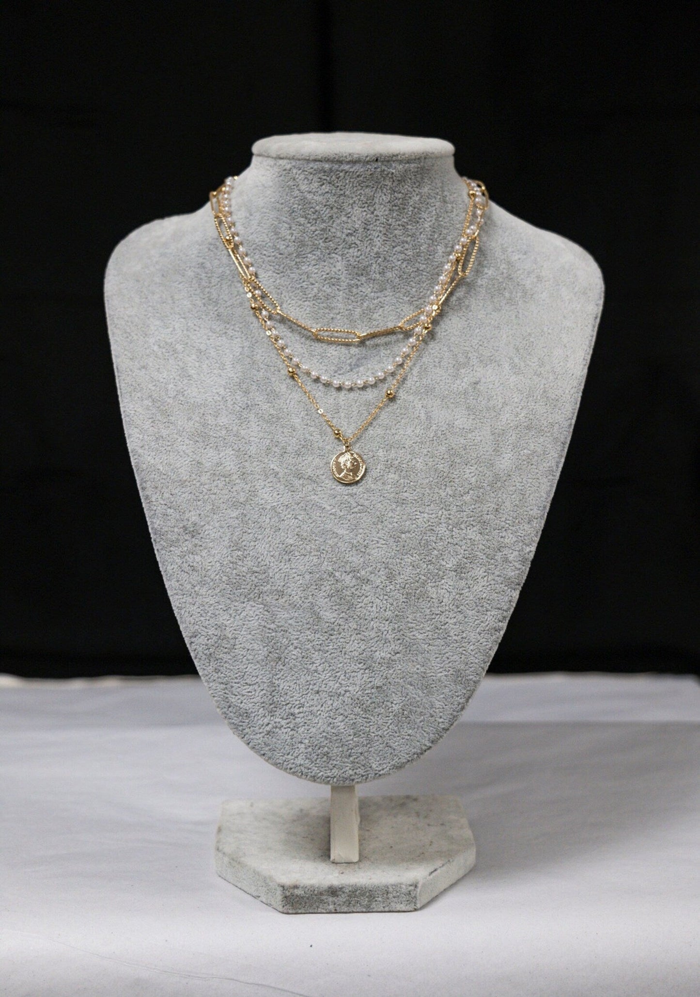 Pearls Queen Coin Gold Tone triple Layer Choker Oval Pendant Necklace T Shirt Fashion Chain Gift UK