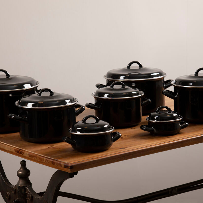 Porter Black Enamel 18cm Casserole Dish