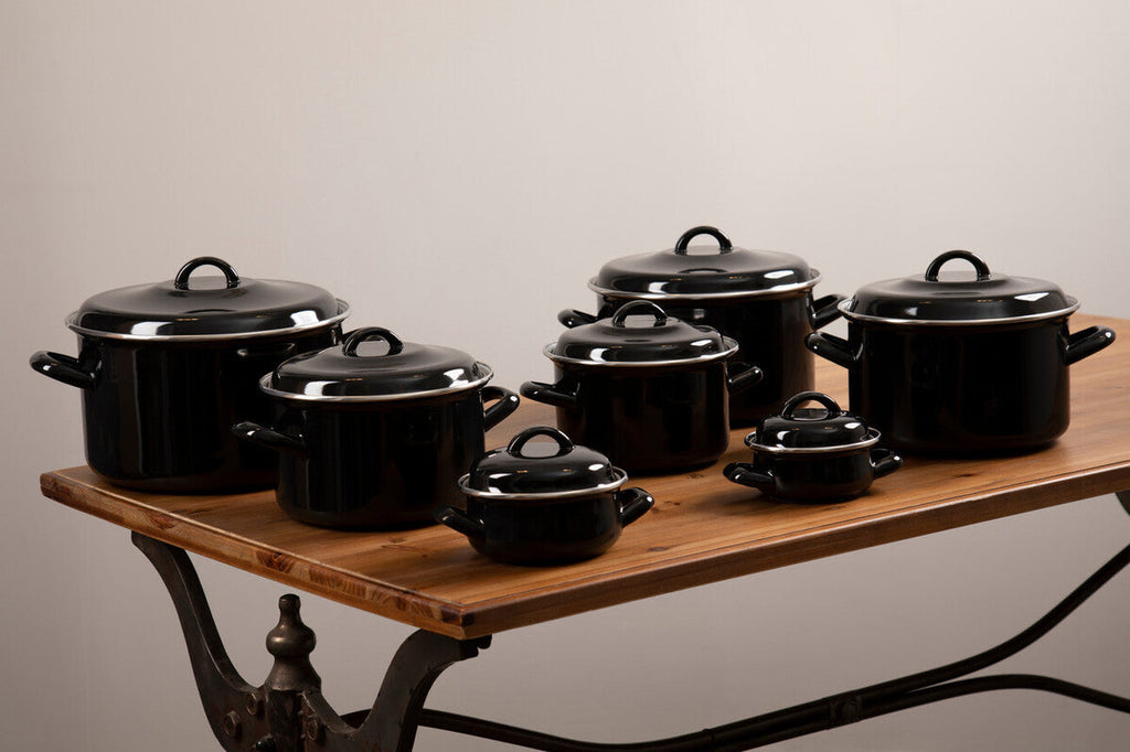 Black Enamel 22cm Casserole Dish | Porter