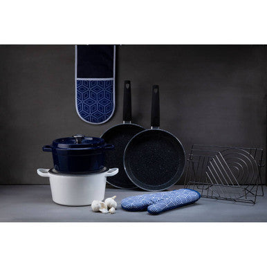 White Cast Iron 23cm Casserole Dish | Hygge