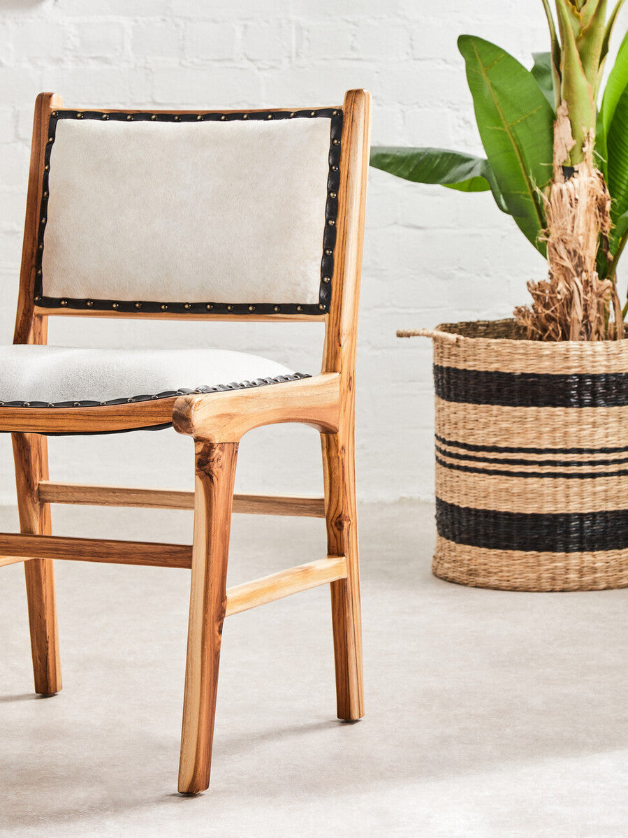 Arles Set of 2 Seagrass Baskets with Black Stripes.