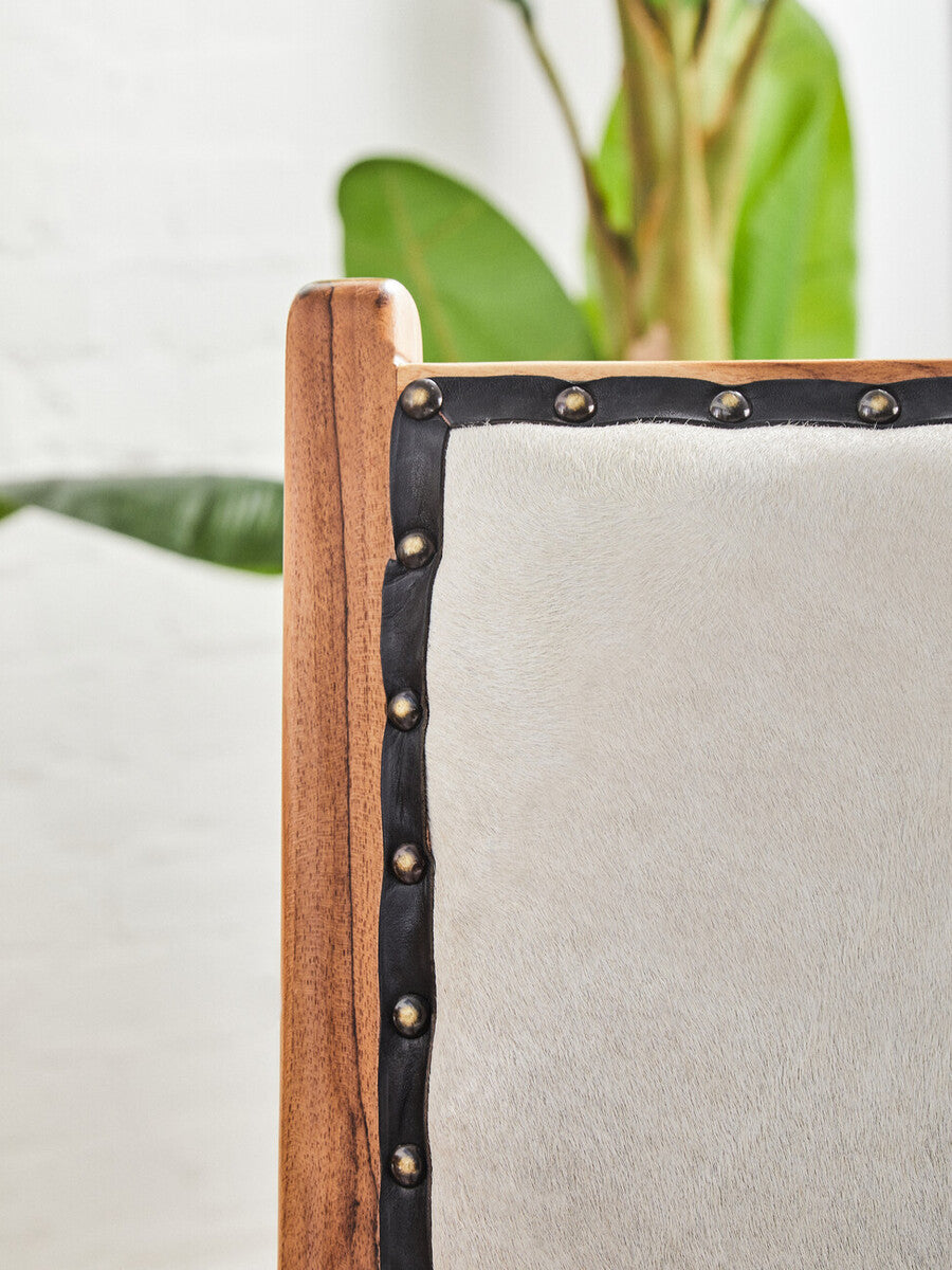 Arles Set of 2 Seagrass Baskets with Black Stripes.