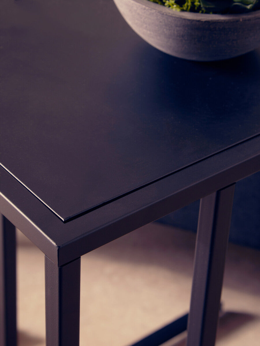 Black Powder Coated Metal Side Table with C-Shaped Design, Acero
