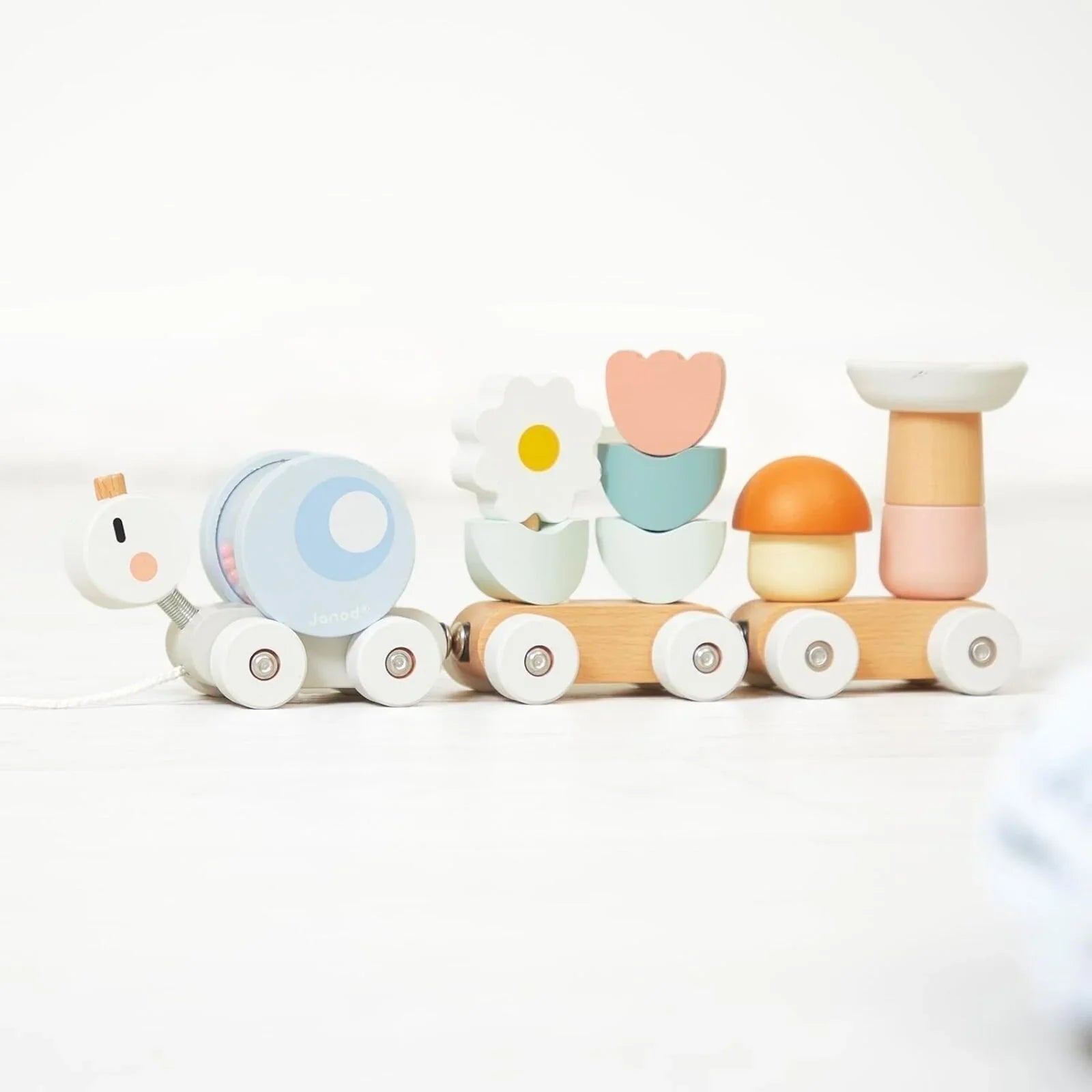 Janod Sweet Cocoon Snail Train