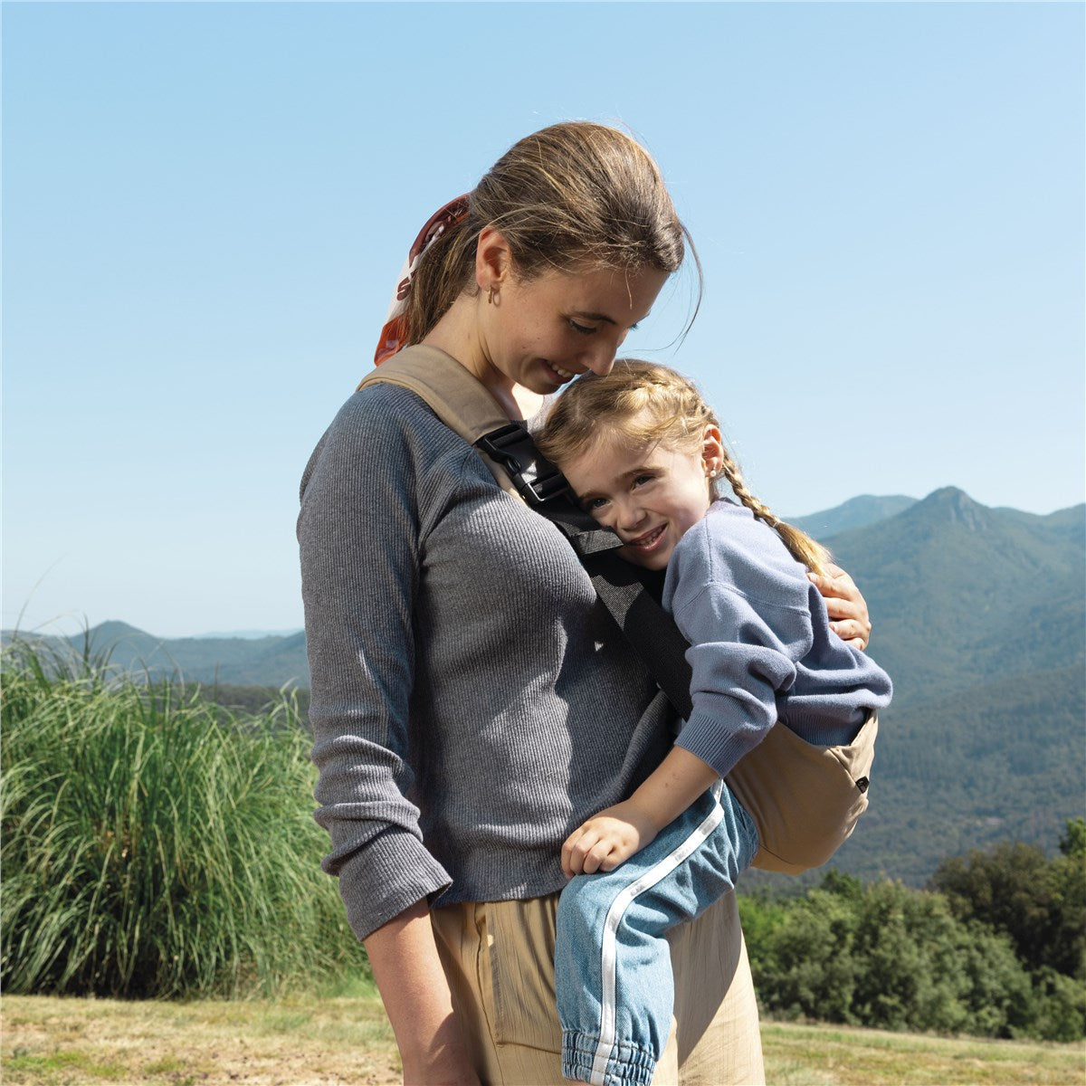 Jane Catch Lightweight Hip Baby Carrier for toddlers aged 9 to 48 months, Bison