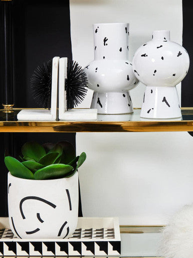 Tundra Black And White Planter