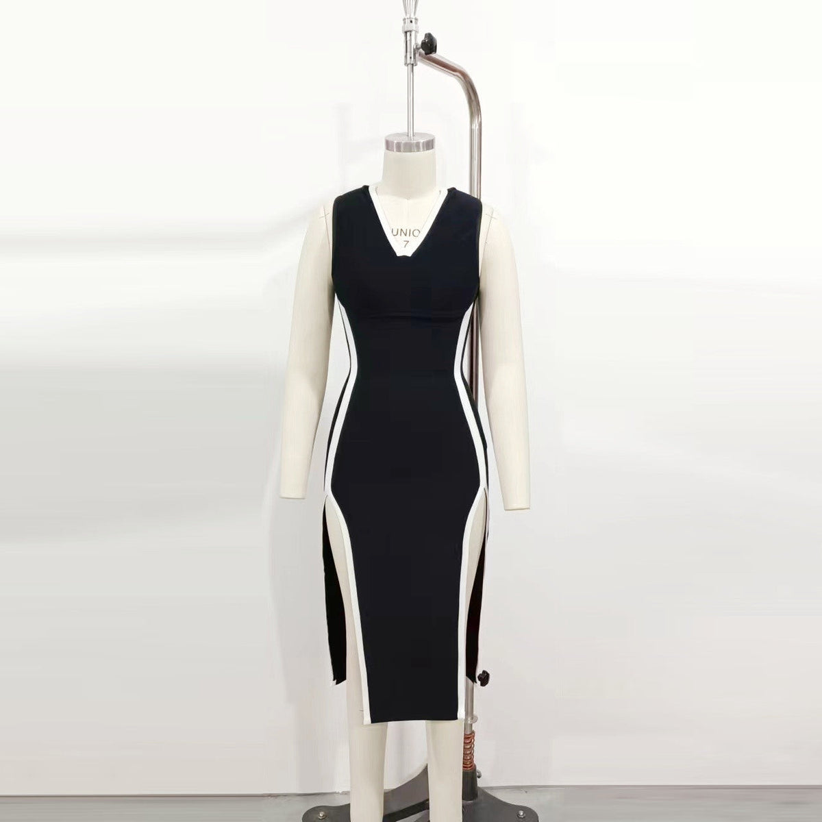 New Black And White Stitching Dress V-neck Long Formal Dress