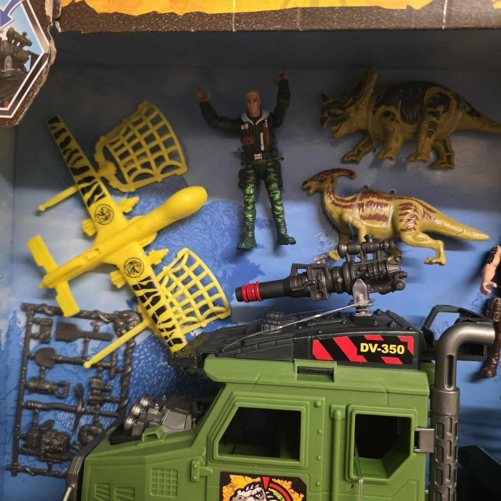 Dino Valley Light & Sounds Ultimate Convoy Playset