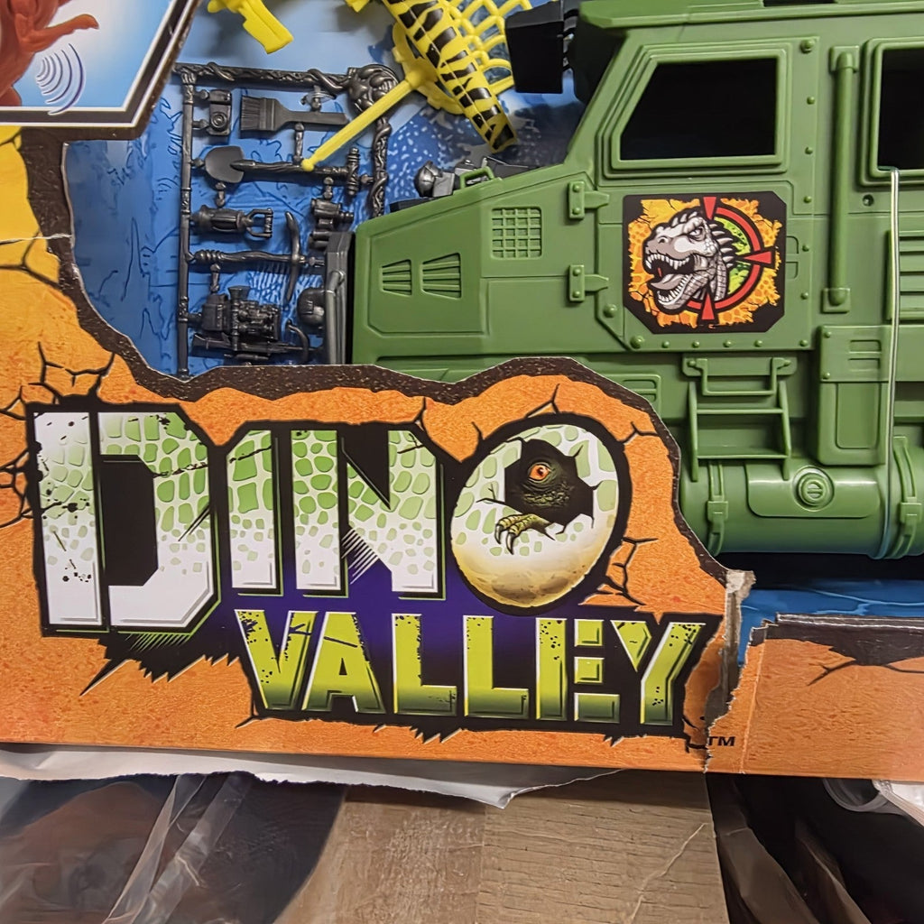 Dino Valley Light & Sounds Ultimate Convoy Playset