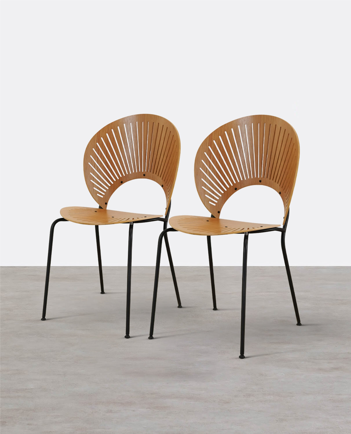 A Set of 2 Conker Dining Chair, Solid Wood