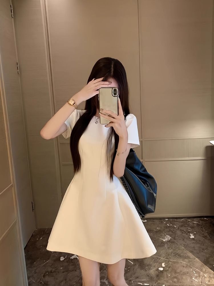 Elegant Short-sleeve Dress That Makes Petite Figures Look Taller