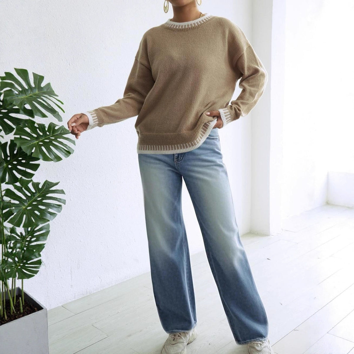 Women's Round Neck Contrast Color Stitching Leisure Pullover Loose Sweater