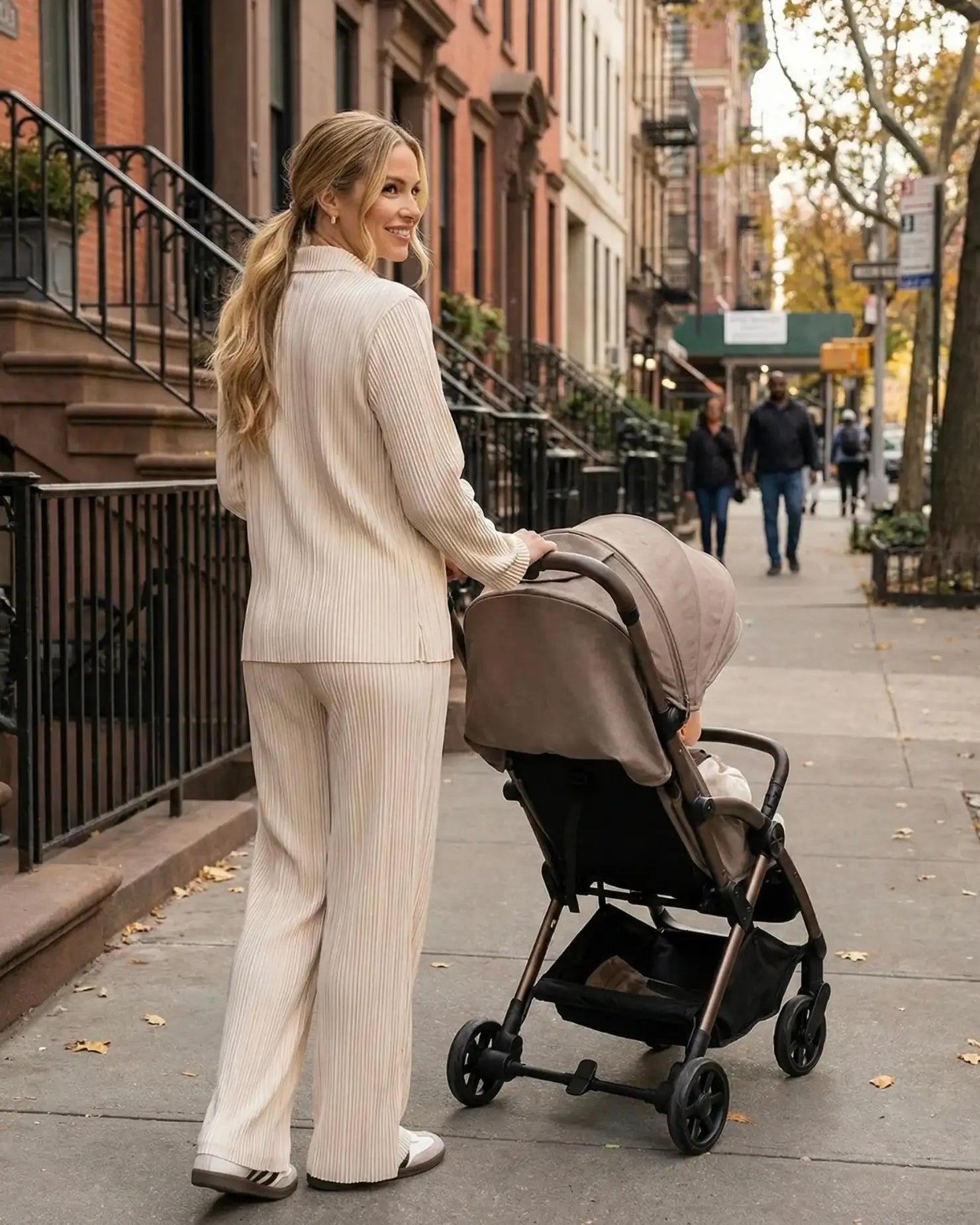 Venture Avio Compact Travel Baby Stroller - Truffle