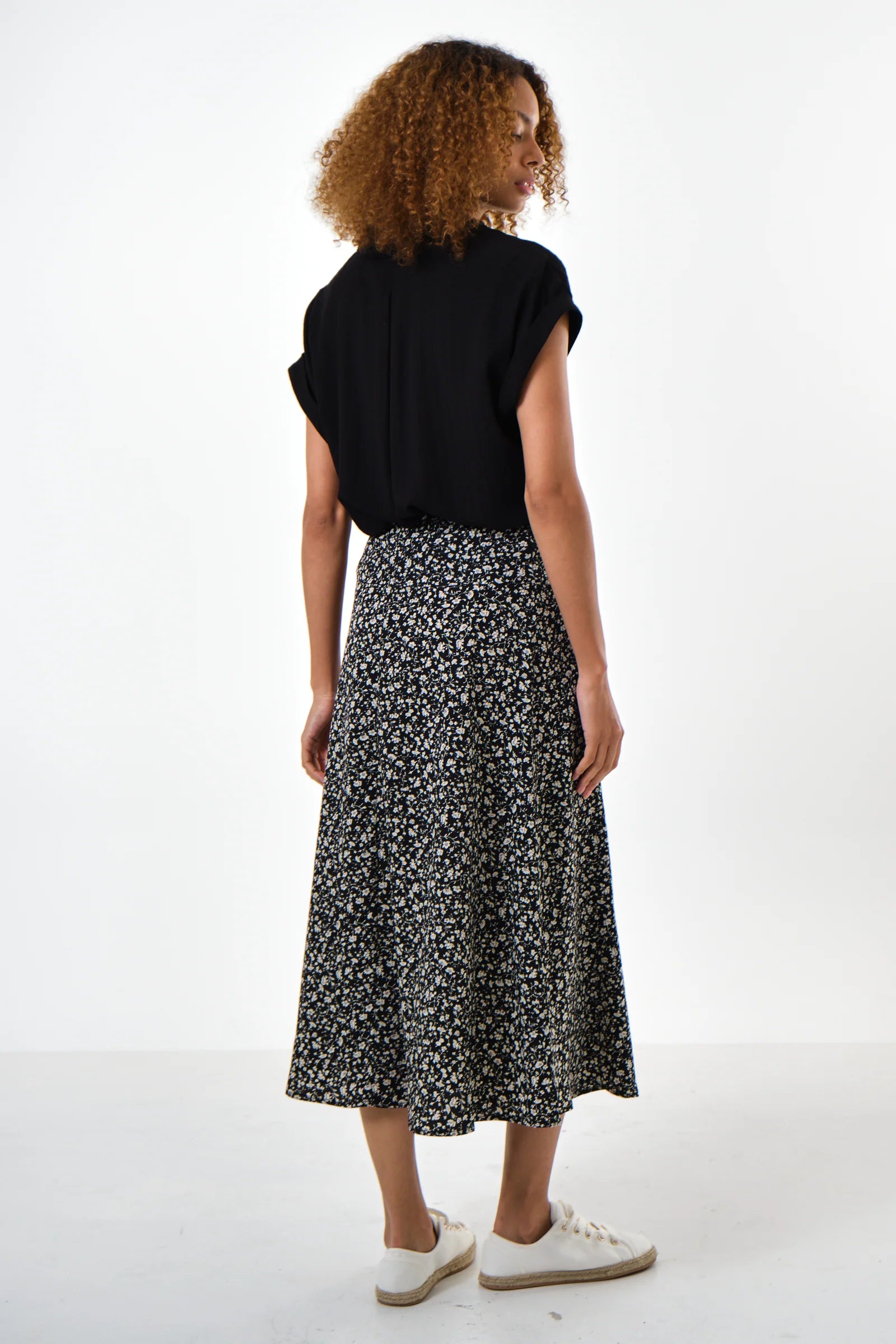 Barney Floral Print Midi Skirt in Black