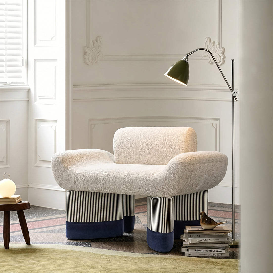 Egle Armchair, Boucle