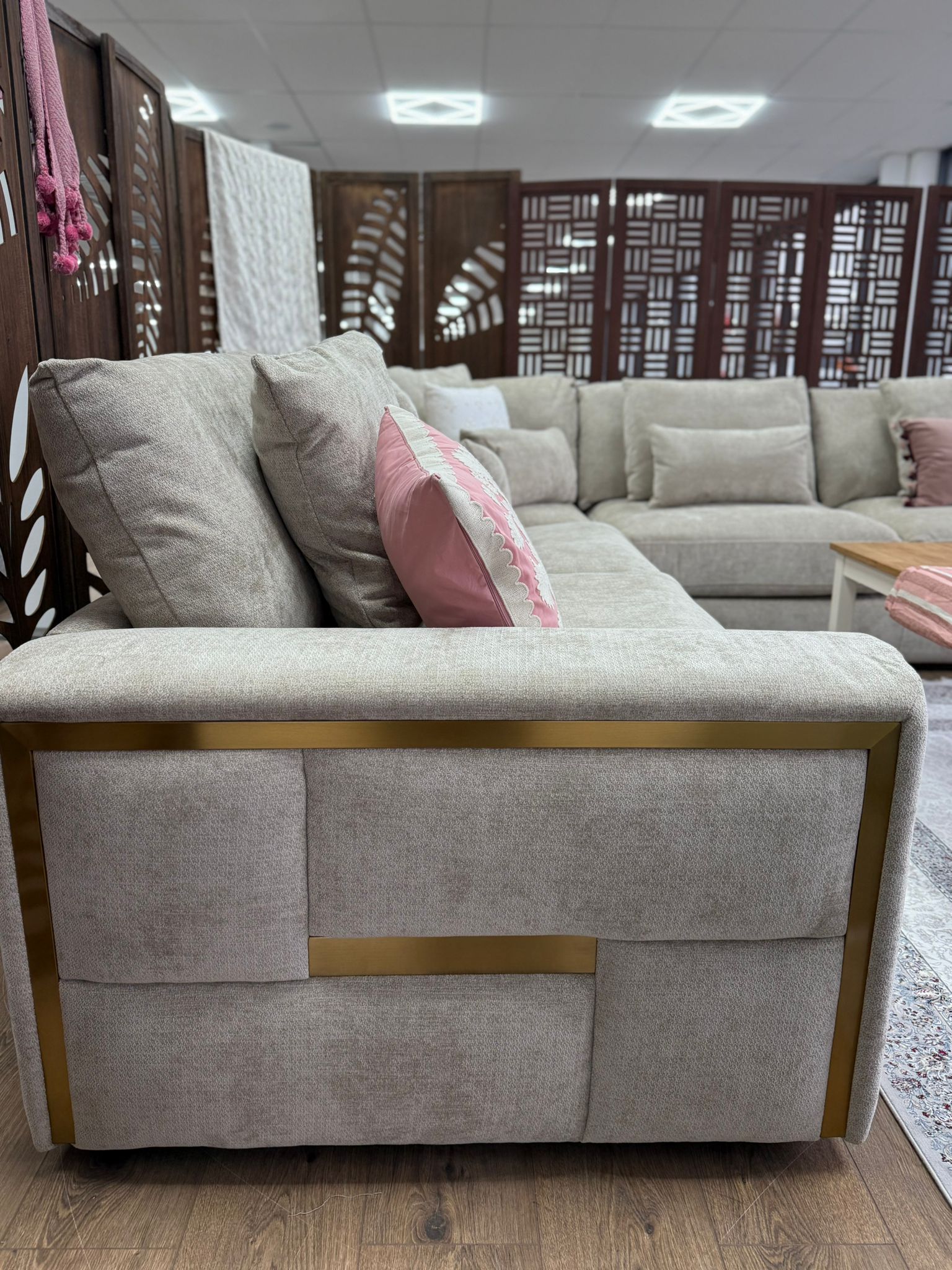 Jupiter Large Corner Sofa: Luxurious Fabric, Deep Seating, Plush Scatter Cushions