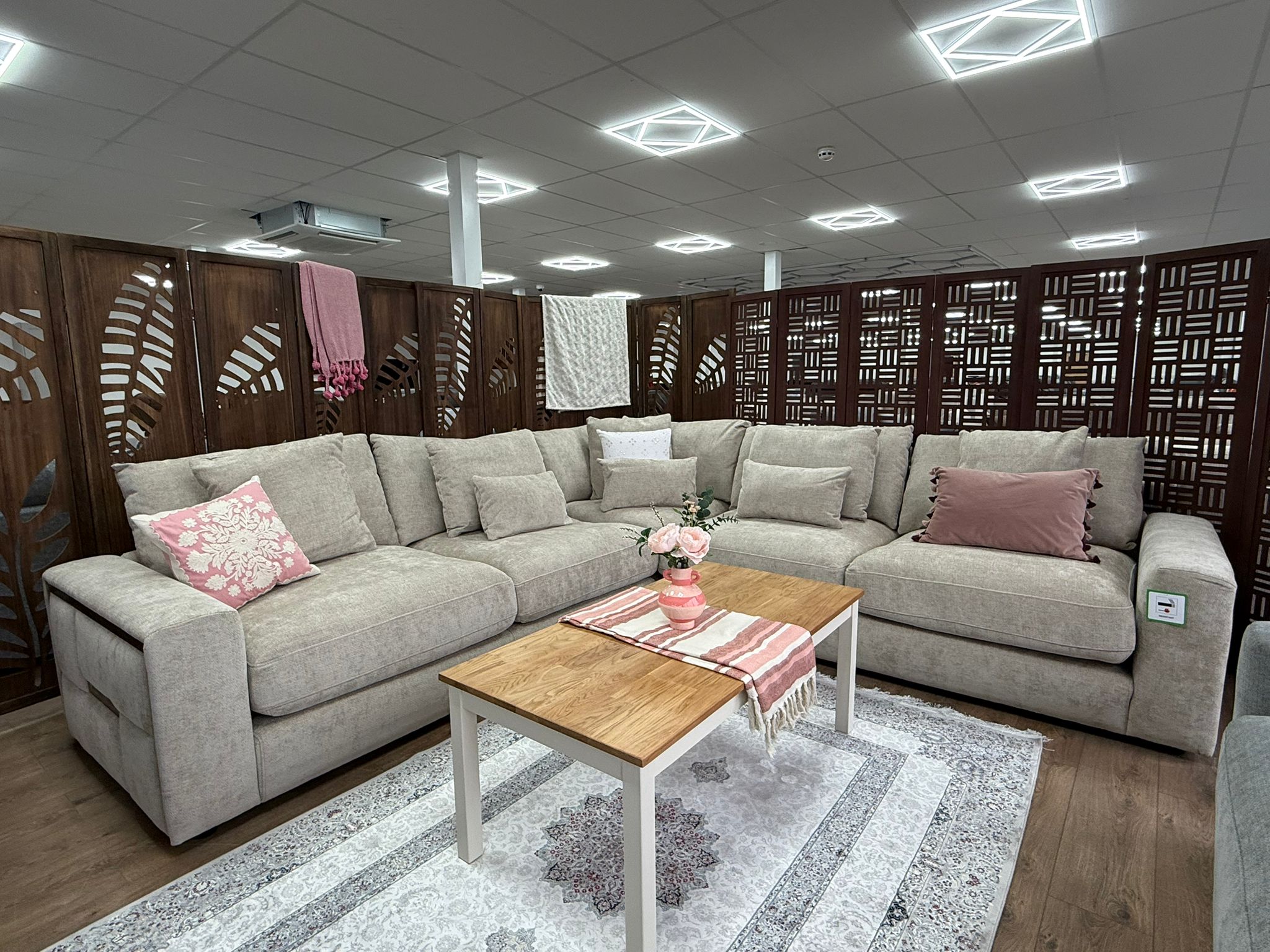 Jupiter Large Corner Sofa: Luxurious Fabric, Deep Seating, Plush Scatter Cushions