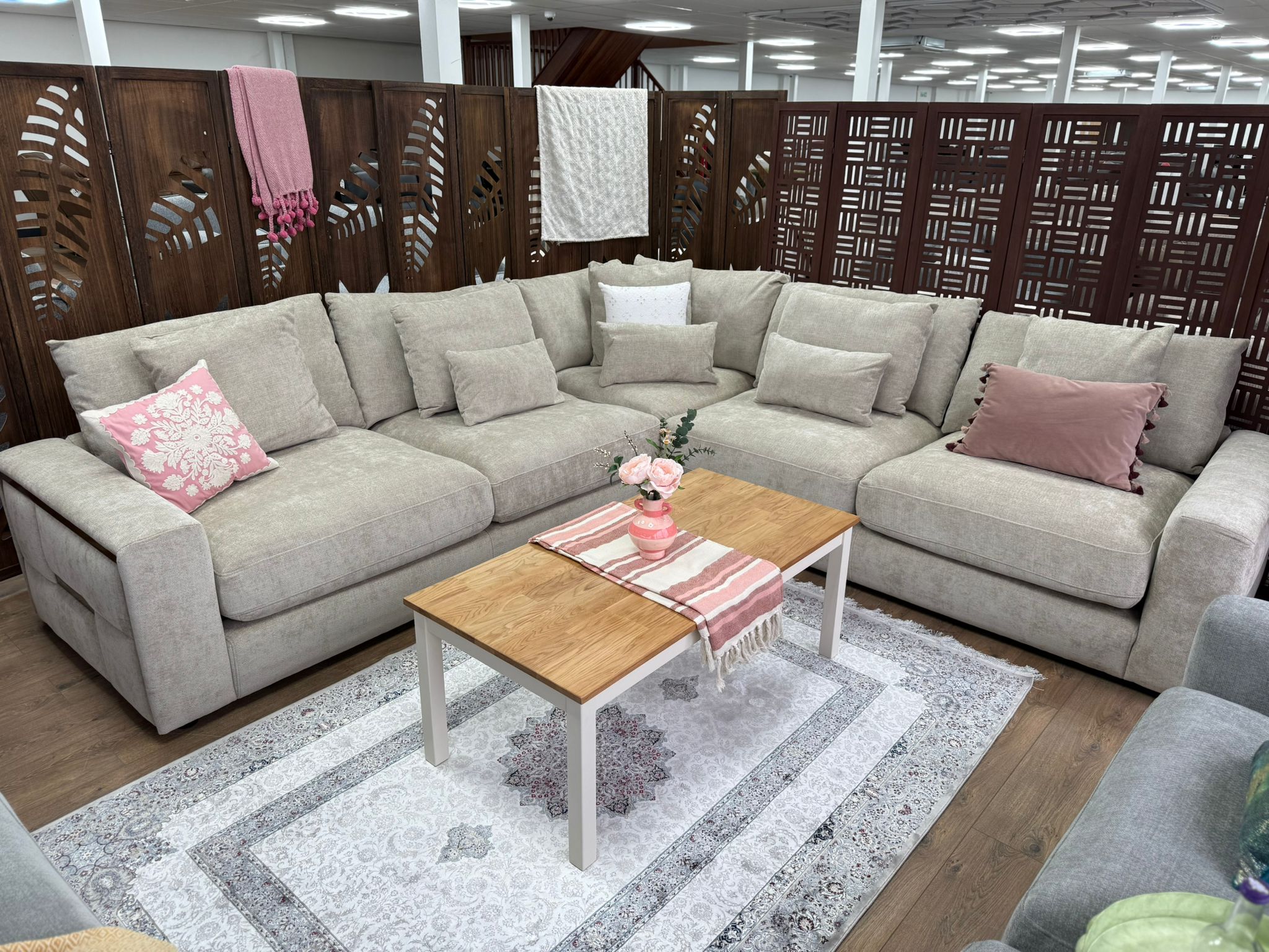 Jupiter Large Corner Sofa: Luxurious Fabric, Deep Seating, Plush Scatter Cushions