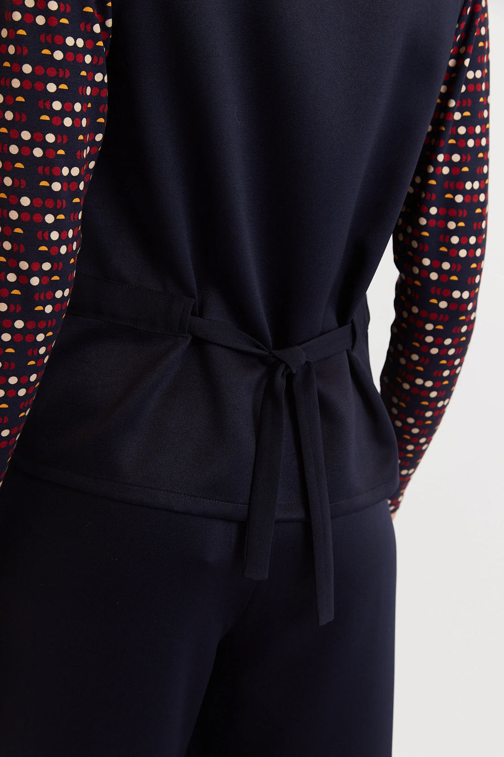 Jakson Sustainable Satin Back Crepe Waistcoat - Navy
