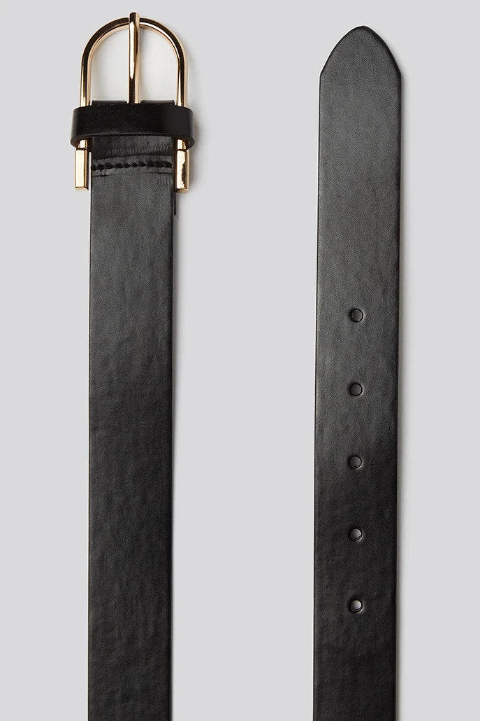 Kayley Curved Buckle Belt in Black
