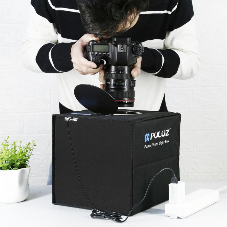 PULUZ 25cm Folding Portable High 97 CRI Ring Light Photo Lighting Studio Shooting Tent Box with 12 Colors Backdrops, Size: 25cm x 25cm x 25cm(Black)