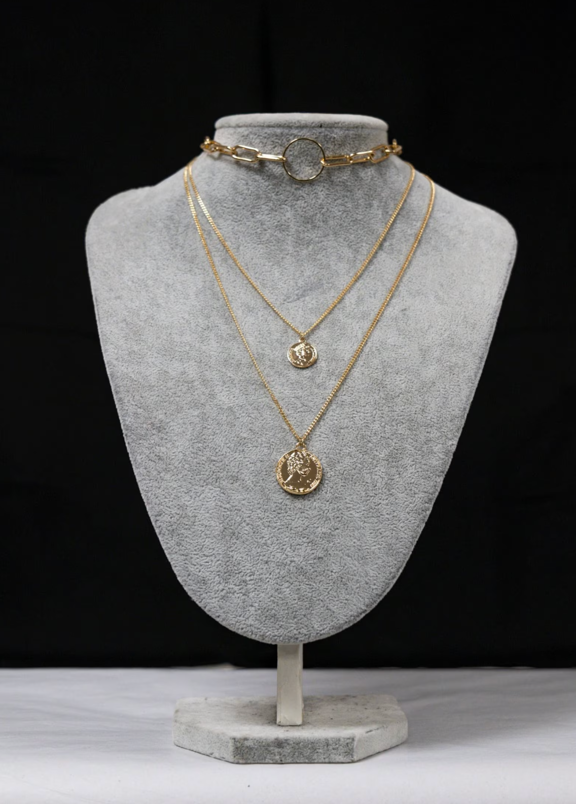 Queen Coin Gold Tone triple Layer Choker Oval Pendant Necklace T Shirt Fashion