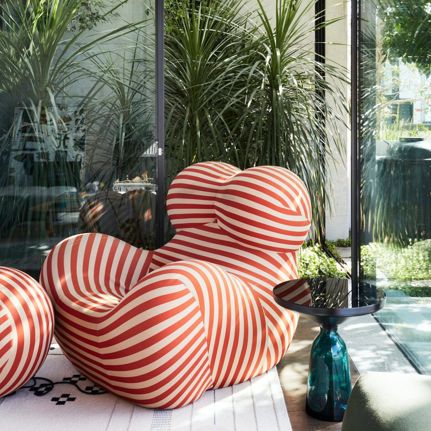 Up50 Armchair With A Ball Stool, Blue&Red