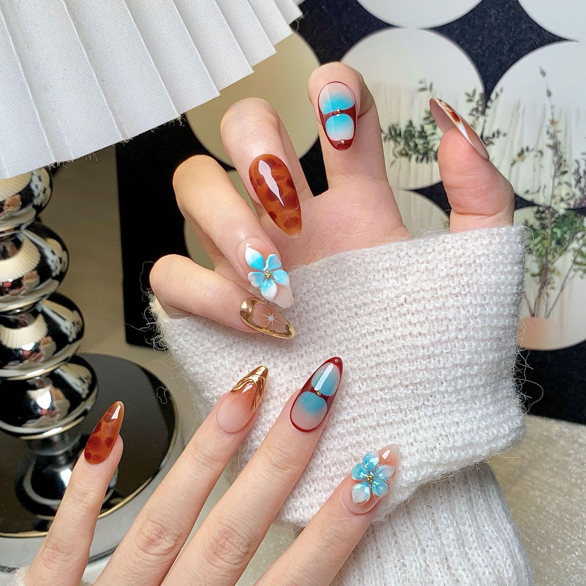 CTTHNBD Medium Press on Nails Almond – Flower Gold Line, Ombre Brown