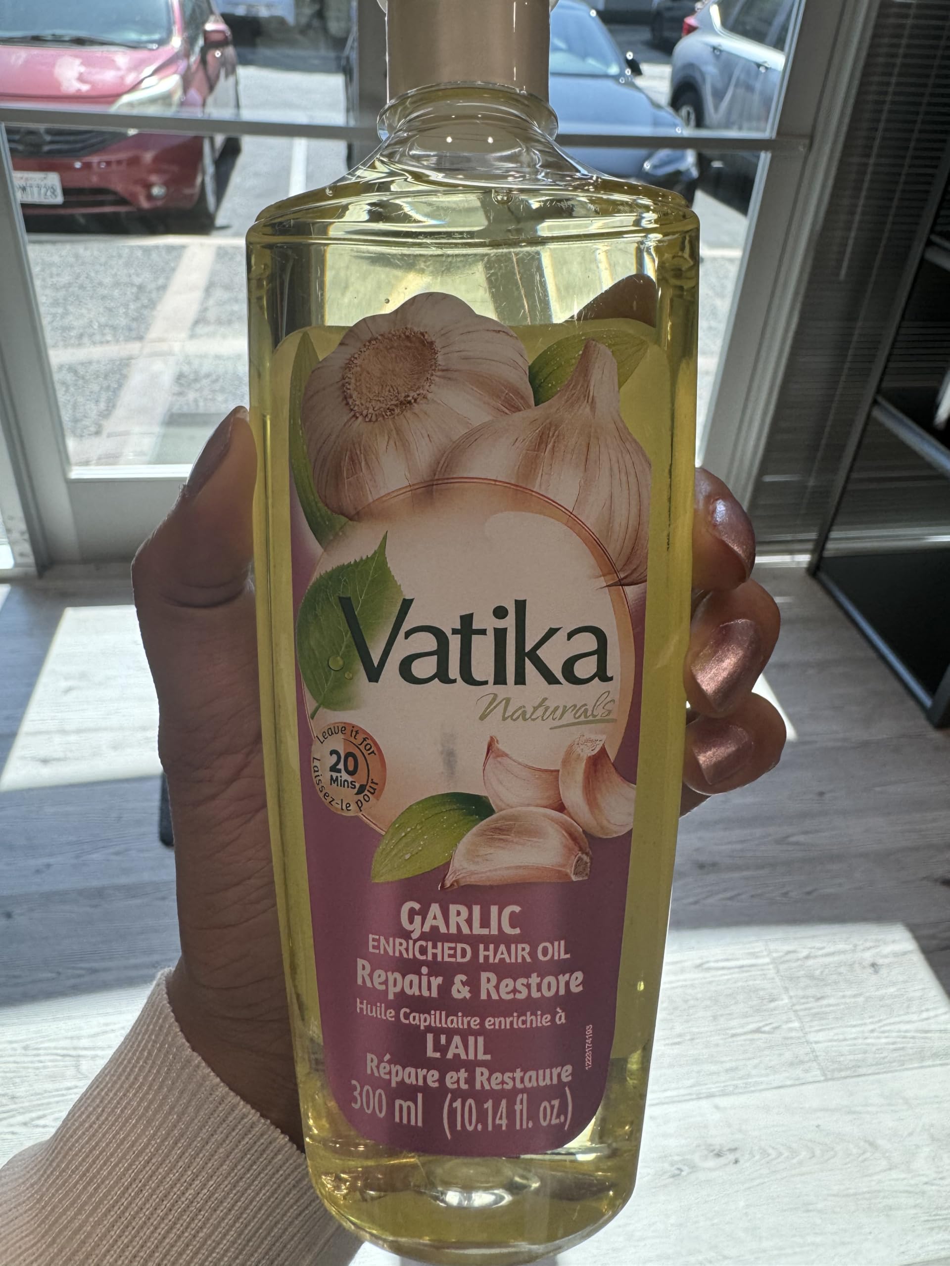 Dabur Vatika Naturals Enriched Hair Oil with Garlic – Moisturizing & Strengthening for Soft, Silky Hair