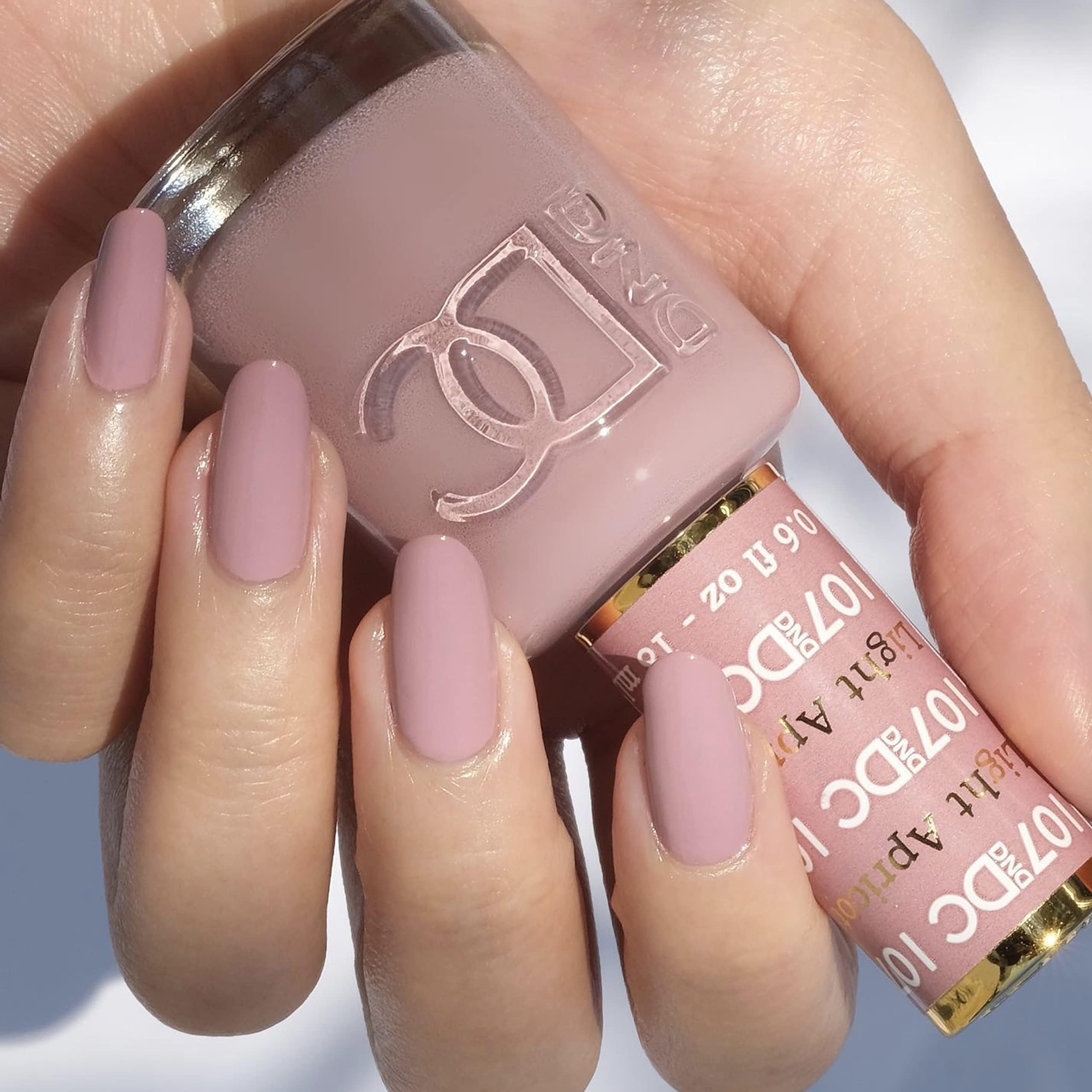 DAISY DND DC Gel Polish Set – Beige Nude Light Apricot #107, 0.5 Fl Oz Gel Polish + 0.5 Fl Oz Lacquer