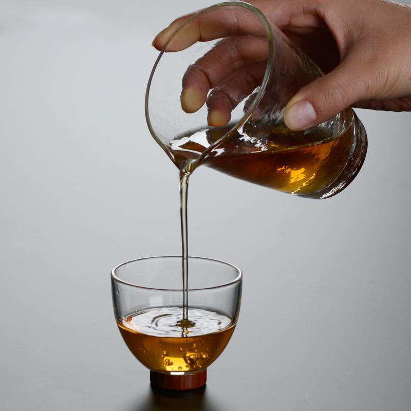 DE24 Glass, Glassware