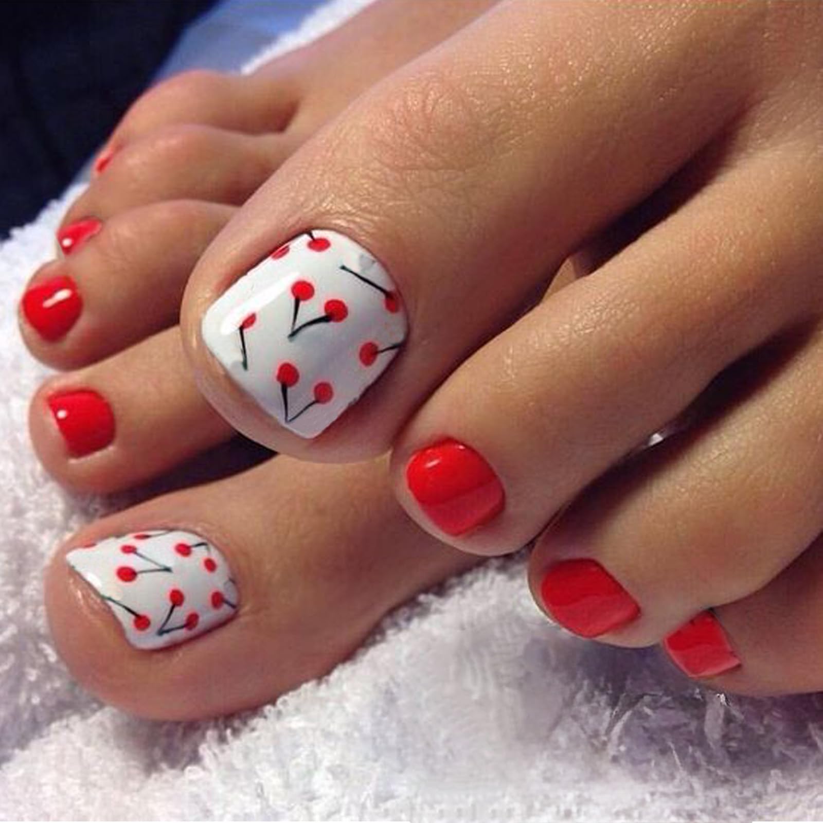GLAMERMAID Press-On Toenails with Red Cherry Gel Glue – Glossy Reusable Nails