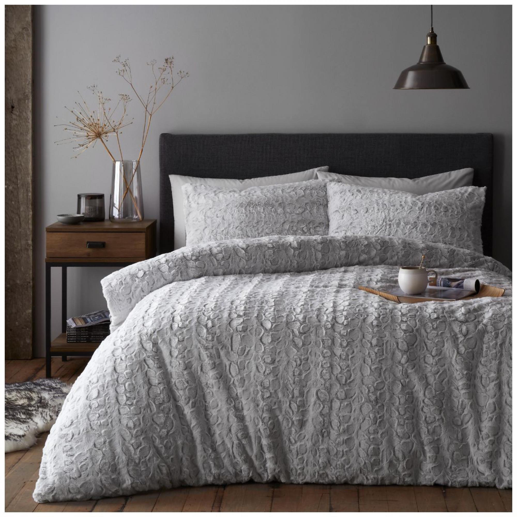 LUXE FAUX FUR