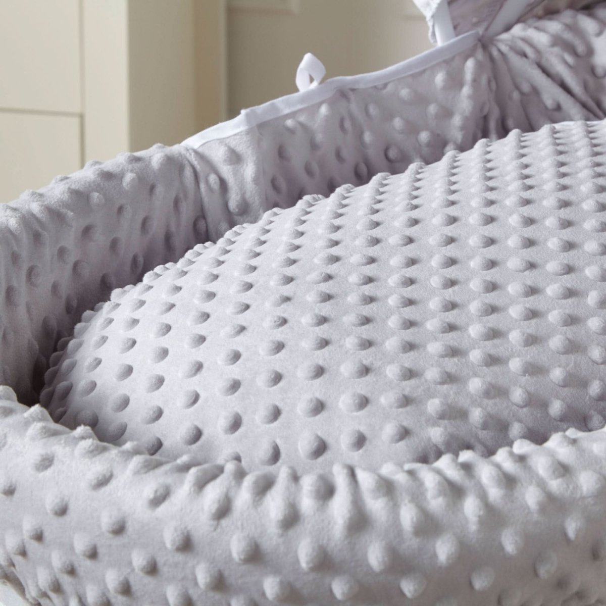Grey Dimple White Wicker Baby Moses Basket With Stand