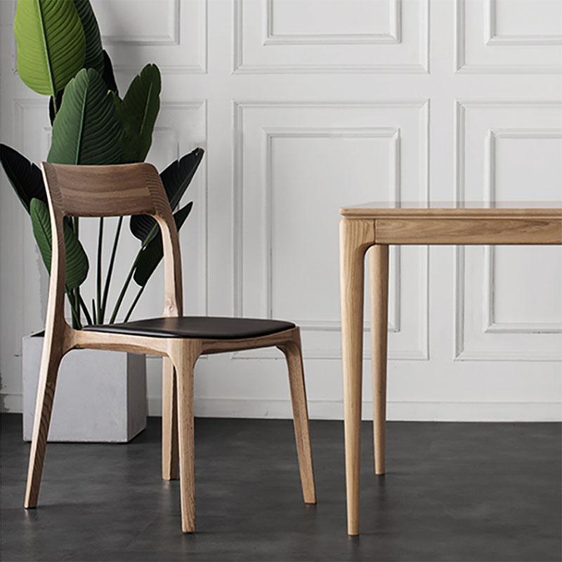 A Set Of 2 Hans CH3 Dining Chairs, Dark Oak, Light Oak