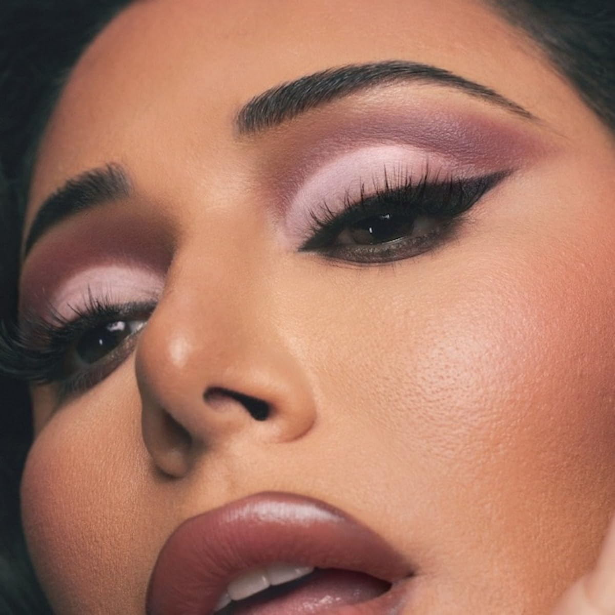 Huda Beauty Matte Obsessions: Cool Matte Eyeshadow Palette – Velvety, Travel-Ready Shades