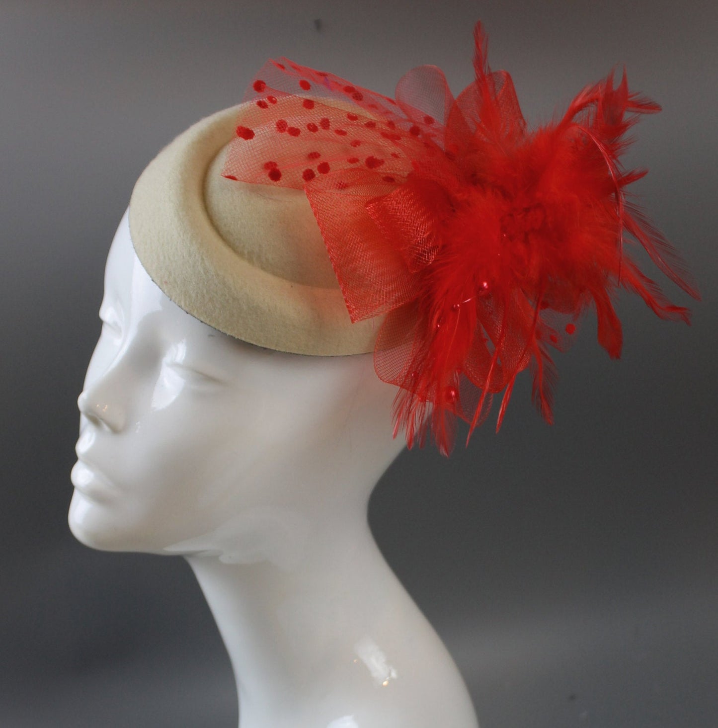 Caprilite Cream Ivory and Red Pill Box Veil Hatinator UK Wedding Ascot Races Clip Felt