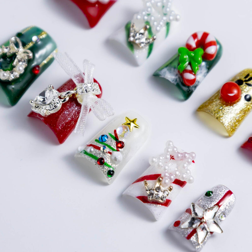 IntoVibes 10-Piece Red & Green Christmas Luxury Acrylic Press-On Nails – Short Duck Shape, Reusable