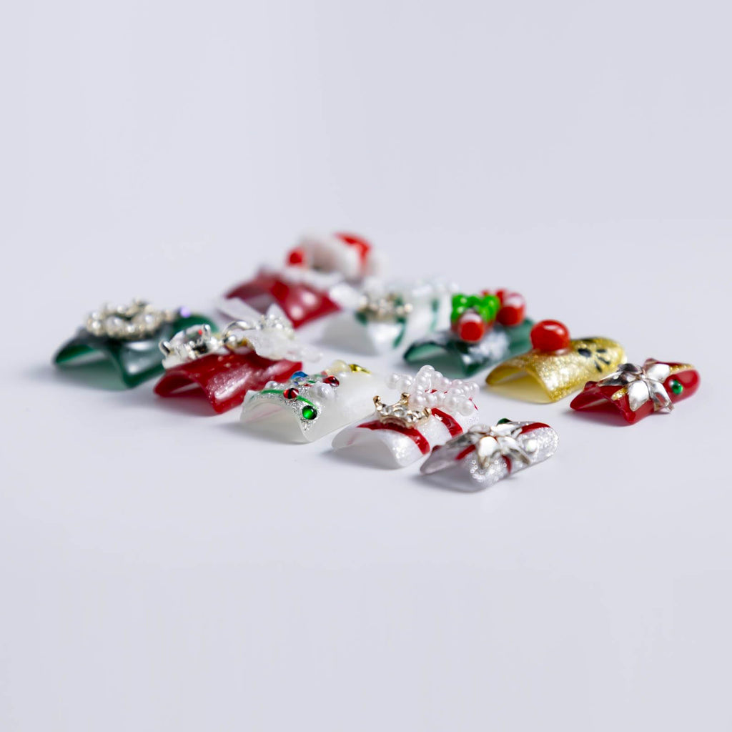 IntoVibes 10-Piece Red & Green Christmas Luxury Acrylic Press-On Nails – Short Duck Shape, Reusable
