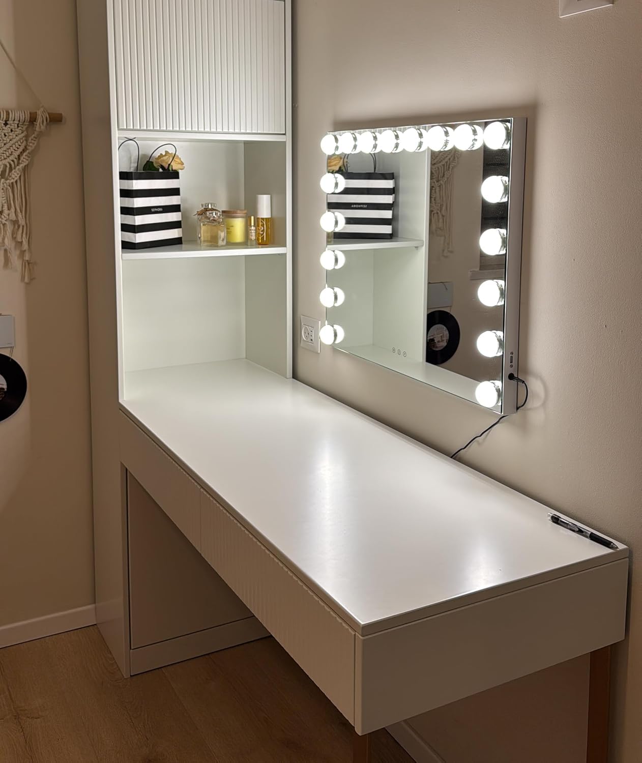Kottova Vanity Mirror with Lights – 18 LEDs, 3 Color Temps, USB Port, Detachable 10x Magnifier