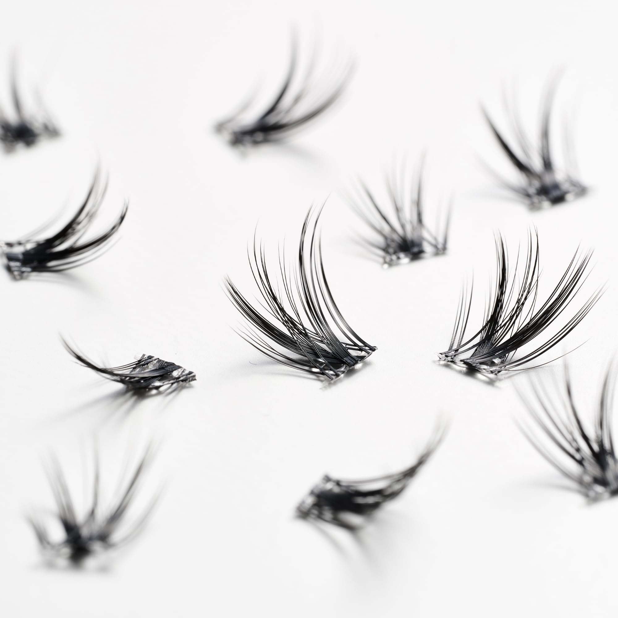 Lilly Lashes Self-Adhesive Wispy Flares – Pre-Glued Clear-Band, 24-Hour Hold
