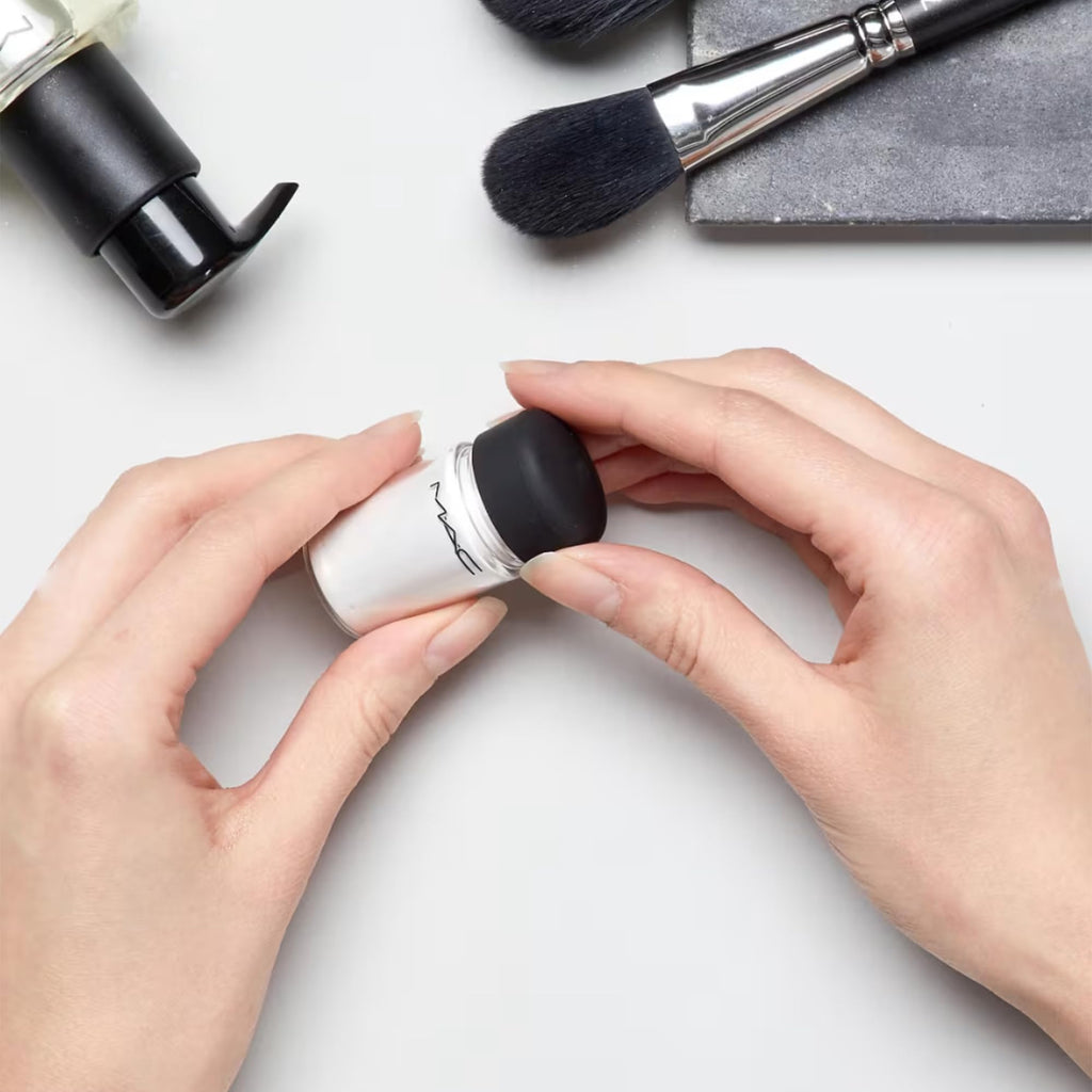 MAC Pigment Vanilla 4.5g Eyeshadow – Buildable Shimmer
