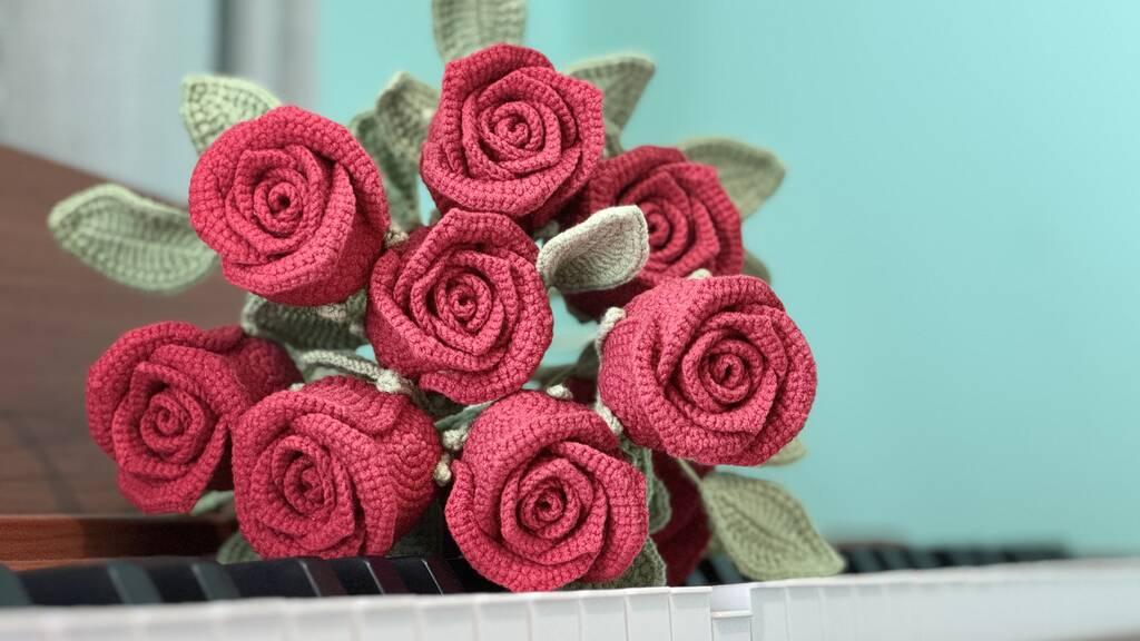Enchanting Single Rose