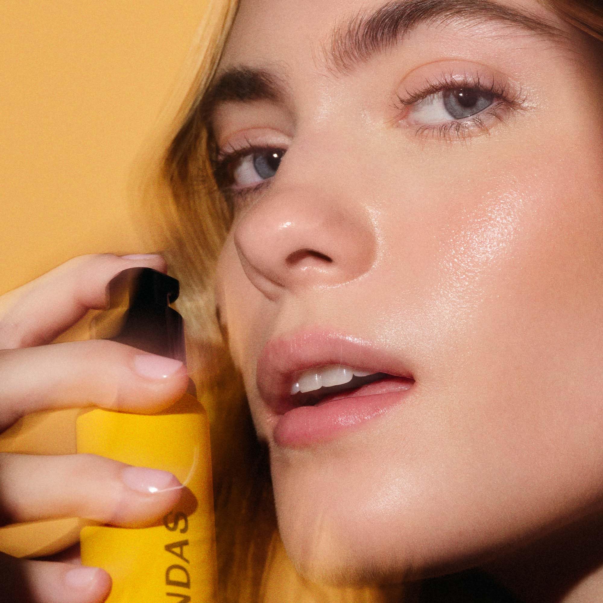 Dundas Tinted Moisturizer by Peter Dundas – Hydrating Skin Tint with Bronzing Glow