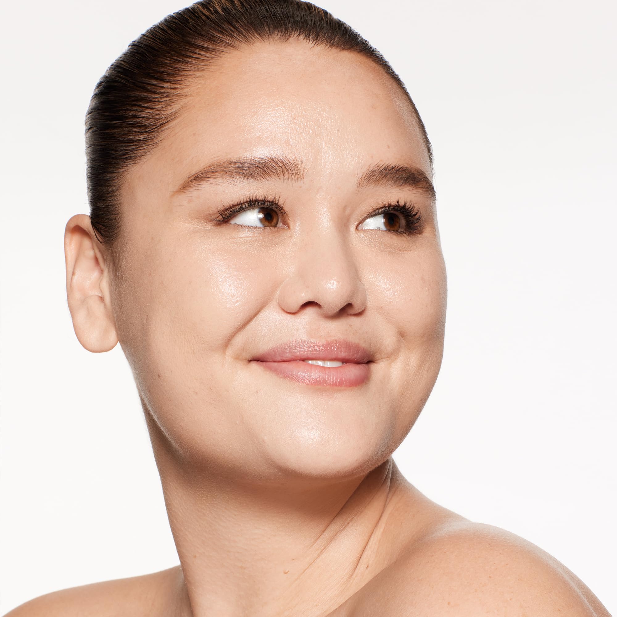 Shiseido RevitalEssence Skin Glow Foundation SPF 30 – Buildable Medium Coverage, 24-Hour Hydration