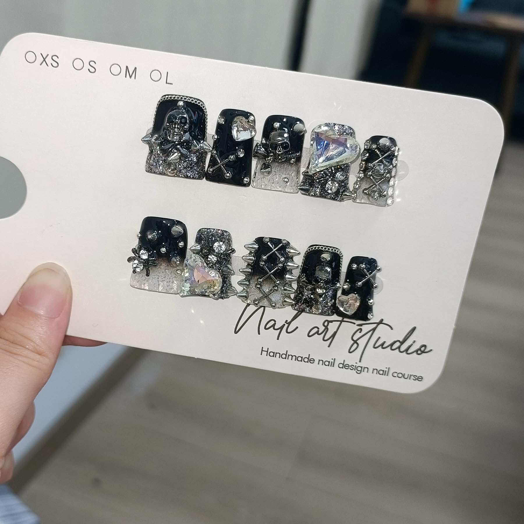 TENPAL Gothic Duck Nails – 10Pcs Clip-On Press-On with Punk Studs & Crystal Skull (Glossy Black Duckbill)