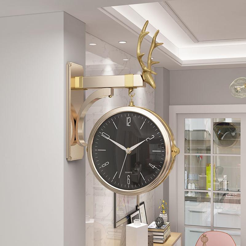 The Alley Clock, Gold Or Sliver