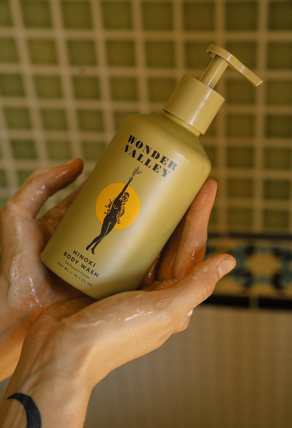 Wonder Valley Hinoki Body Wash – Hydrating, Microbiome-Friendly Cleanser for All Skin Types (10.1 fl oz / 300 ml)